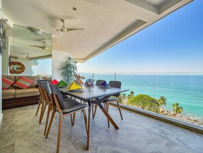 Outdoor dining - Oceanfront 3BR | Pools, Spa, Gym & Restaurants (Puerto Vallarta)