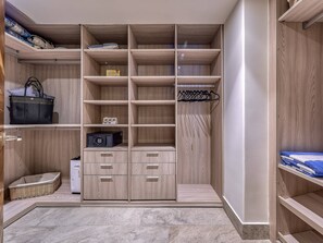 Master Bathroom — Expansive walk-in closet