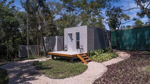 A modern outdoor structure with a flat roof, a small porch, and a door. - Vila Ecco Cubo (Alto Paraiso de Goias)