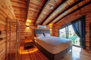 Villa, Lake View | 2 bedrooms, soundproofing, iron/ironing board, free WiFi