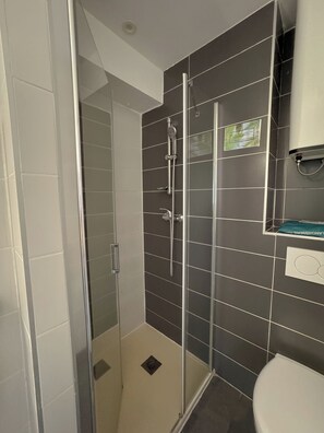 Shower, toilet paper
