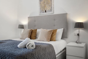 2 chambres, fer et planche à repasser, Wi-Fi, draps fournis