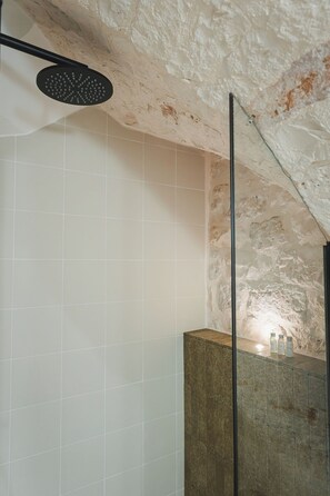 Luxury Suite | Bathroom