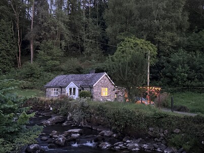 Riverside Cottage, Abergwynant (sleeps up to 3) - don't forget your binoculars!