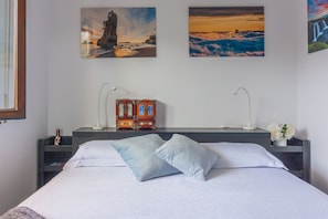 2 bedrooms, iron/ironing board, free WiFi, bed sheets