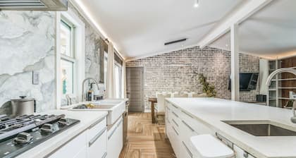 Spacious Home With Outdoor Kitchen & Fenced Yard 4 Bedroom Home