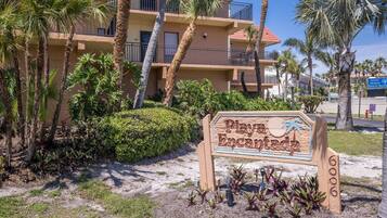 Condo, 2 Bedrooms | Exterior