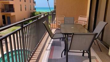 Condo, 2 Bedrooms | Outdoor dining