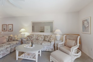 Appart'hôtel, 2 chambres | Coin séjour