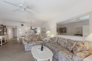 Appart'hôtel, 2 chambres | Coin séjour