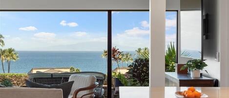 شقة - غرفة نوم واحدة | منطقة المعيشة | تلفزيون ذكي