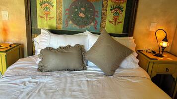 Suite básica | Caja de seguridad en la habitación y tabla de planchar con plancha