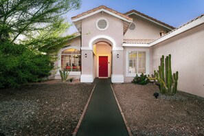 Exterior - Casa De Cadena/Air Hockey, Games, Firepit, BBQ (Desert Hot Springs)