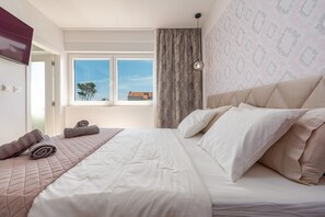 3 chambres, lits bébé (gratuits), draps fournis
