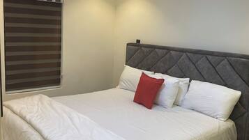 1 bedroom, desk, iron/ironing board, WiFi