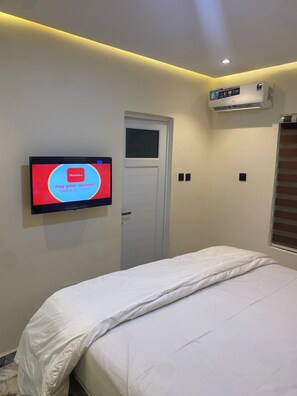 1 slaapkamer, een bureau, een strijkplank/strijkijzer, wifi
