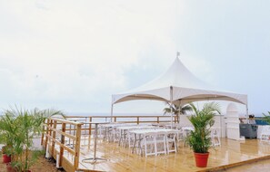 Outdoor dining - Charming 3-bedroom villa in Central Scarborough (Scarborough)