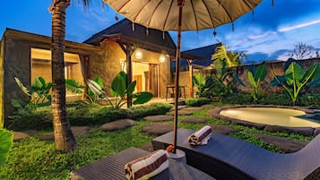 Villa Luxury, 1 letto king, piscina privata, vista giardino | 1 camera, biancheria da letto di alta qualità, una scrivania