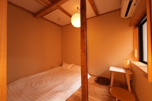 2 bedrooms, free WiFi, bed sheets - [Mibu-an]Traditional Japanese-style Kyoto townhouse Close to public transportation and Jitie station (京都市)