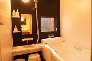 Hair dryer, towels, soap, toilet paper - [Mibu-an]Traditional Japanese-style Kyoto townhouse Close to public transportation and Jitie station (京都市)