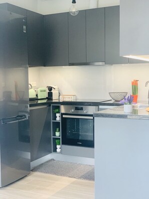 Refrigerador, microondas, horno