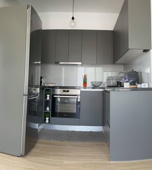 冷蔵庫、電子レンジ、オーブン