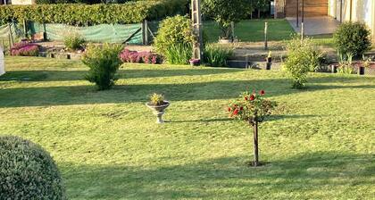 5 minutes from the Le Mans 24-hour race circuit. Ideal for enthusiasts.