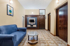 Premium Double Room - Treebo Dunag (Coimbatore)