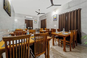 Dining - Treebo Dunag (Coimbatore)