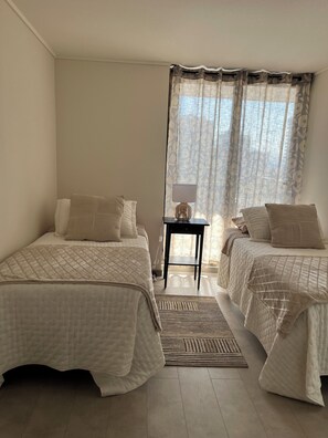 2 habitaciones, tabla de planchar con plancha, wifi y ropa de cama