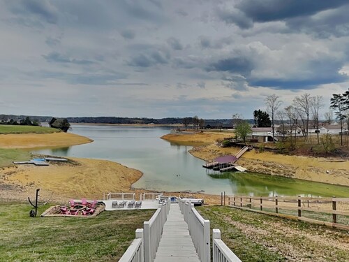 Sunset Cove | Pet-Friendly w/ Heated Pool + Game Room