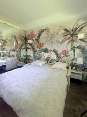 1 bedroom, travel cot, WiFi, bed sheets - Cocooning studio by the sea! Ideally located between Cannes and Golfe-Juan. (Vallauris)