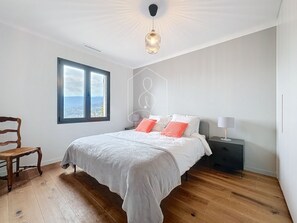 3 chambres, fer et planche à repasser, Wi-Fi, draps fournis