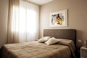 2 chambres, fer et planche à repasser, Wi-Fi gratuit, draps fournis