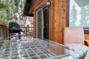 Property grounds - Modern 2 bdrm Walk to Downtown Sisters (Sisters)