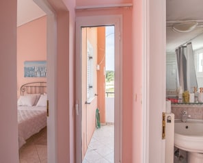 1 chambre, fer et planche à repasser, Wi-Fi, draps fournis