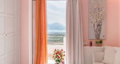Aliki's Maison Flat - Three Bedroom Apartment, Sleeps 6