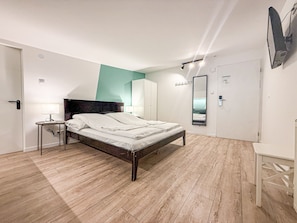 Attic Double Room | Minibar, in-room safe, desk, laptop workspace - Chesscom Guesthouse (Budapest)