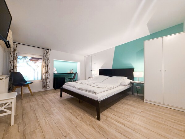 Attic Double Room | Minibar, odada kasa, masa, dizüstü bilgisayar çalışma alanı 