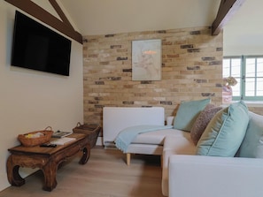 Cottage | Living area - Drake's Hideaway (Lyme Regis)