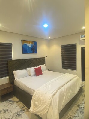 1 bedroom, desk, iron/ironing board, WiFi