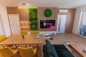 Dining - Luxury space with free parking and air conditioning in Brno (Brno Královo Pole)