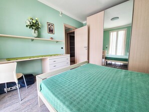2 bedrooms, bed sheets
