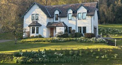 Lovely 3 Bedroom House, peaceful surrounds in Highland Perthshire- Pet Friendly!