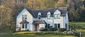 Lovely 3 Bedroom House, peaceful surrounds in Highland Perthshire- Pet Friendly!