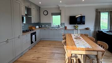Micro-ondes, four, plaque de cuisson, lave-vaisselle