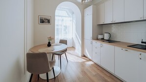 茶具/咖啡用具、冰箱、微波炉、烤箱