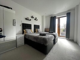 Apartment | 2 bedrooms, free WiFi, bed sheets