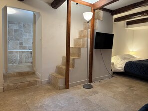 2 chambres, fer et planche à repasser, Wi-Fi, draps fournis