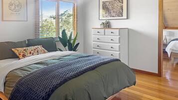 4 bedrooms, free WiFi, bed sheets